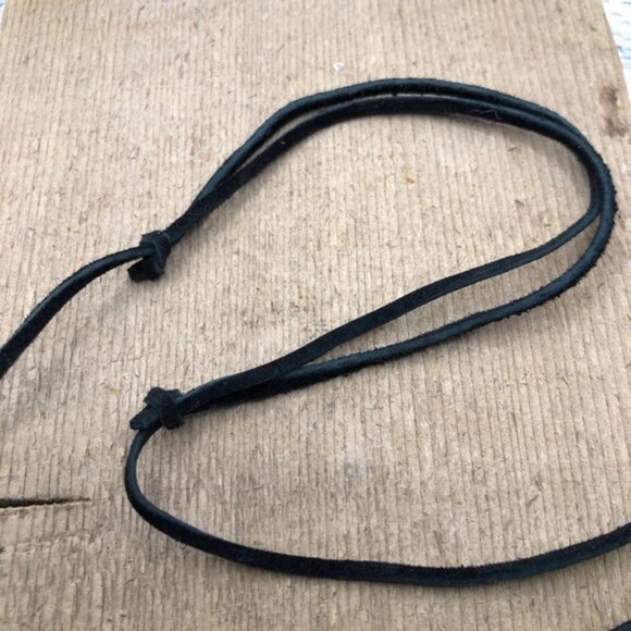 Chalcedony stone wire wrapped with .925 Silver and beaded Leather Necklace. - Picture 3 of 6